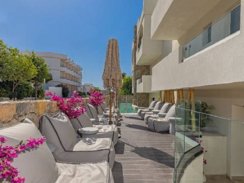 Cabana White Boutique Hotel and Suites