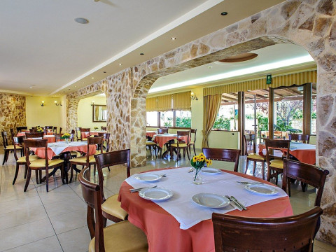 Adelais Hotel (K)
