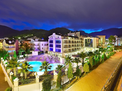 IDEAL PEARL HOTEL (Adults Only 16+)