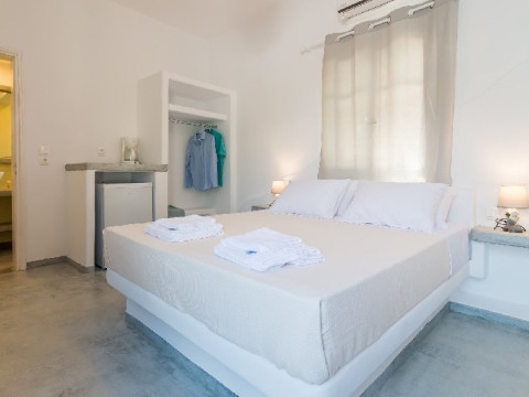 Takiss Rooms - Pollonia (Milos)