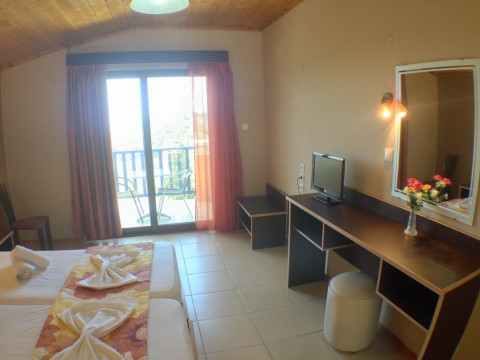 Politia Hotel (F)