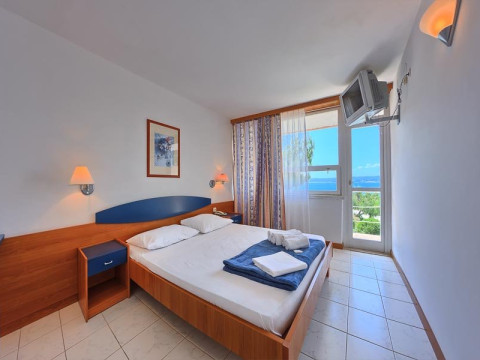 RESNIK TOURIST RESORT (Kastel Stafilic)