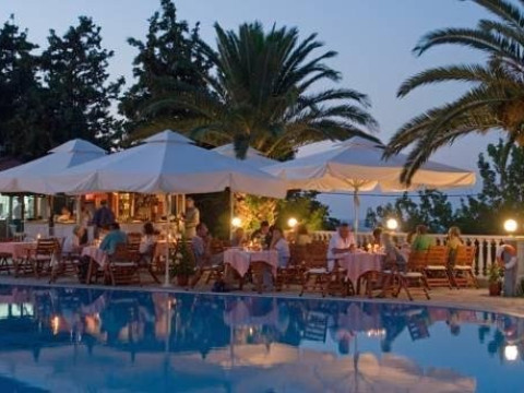 Dionyssos Hotel