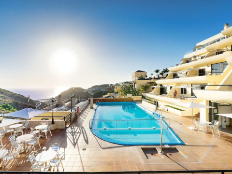 URA HOTELS ROSLARA