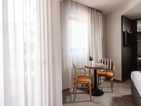URBAN ROOMS