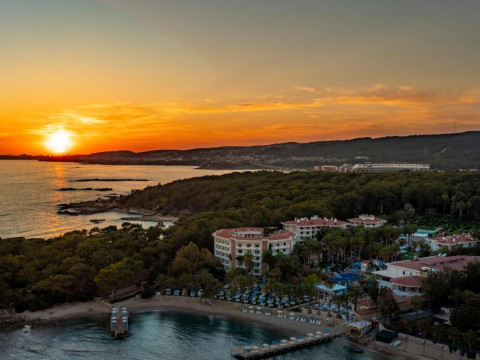 UTOPIA BEACH CLUB