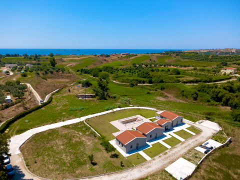 VALLIANOS D VILLAS