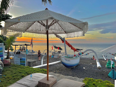 Valomia Beach Front