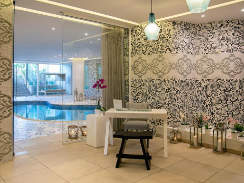 Vangelis Hotel and Suites