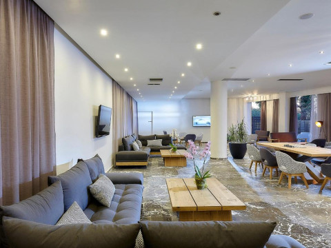 VASIA ROYAL HOTEL