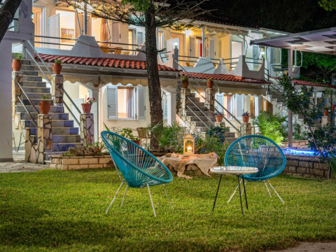 Villa Flisvos Studios and Apartments