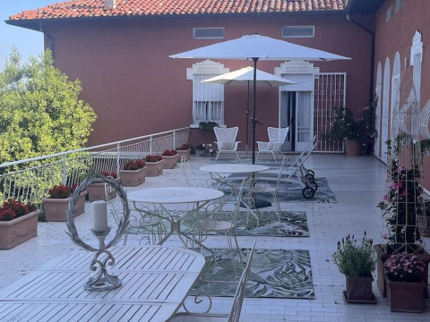 Villa House And Garden B&B
