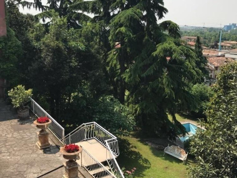 Villa House And Garden B&B