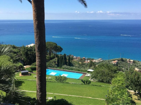 Villa Riviera