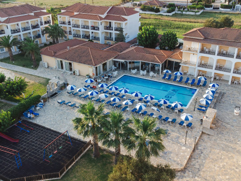 Village Inn Studios & Family Apartments