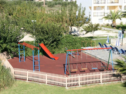Village Inn Studios & Family Apartments