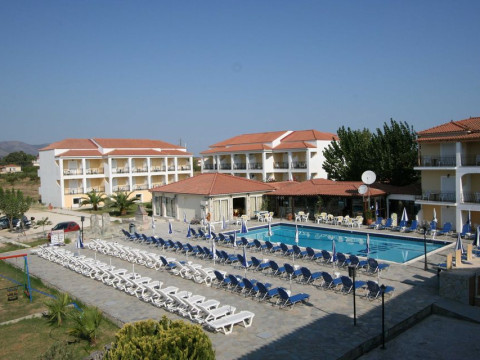 Village Inn Studios & Family Apartments