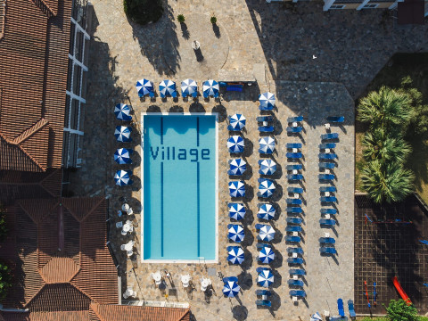 Village Inn Studios & Family Apartments
