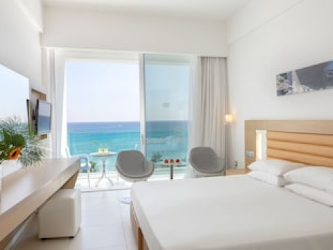 VRISSAKI BEACH HOTEL