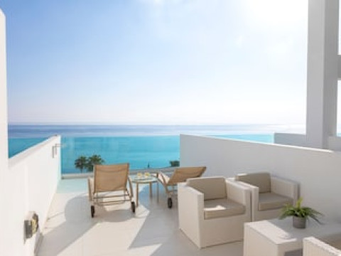 VRISSAKI BEACH HOTEL