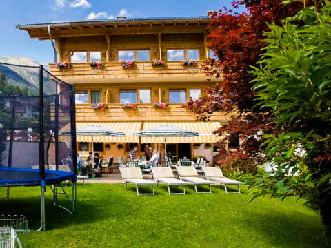 Waldhof Ferienhotel