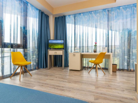 HOTEL WEST CITY.