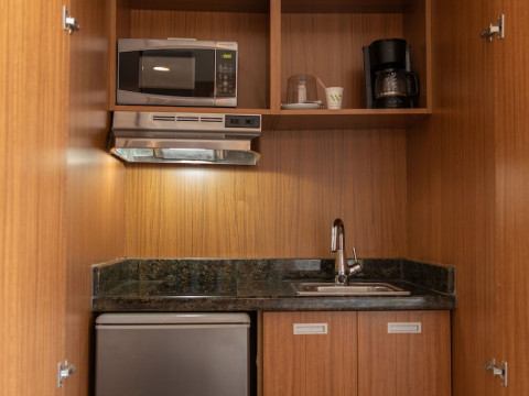 WESTON SUITES & HOTEL