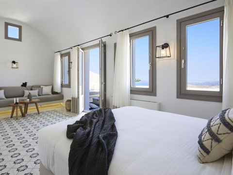 White & Co. La Torre Suites Santorini