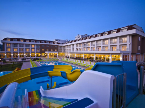 WHITE LILYUM HOTEL
