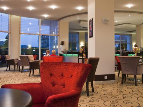 WHITE LILYUM HOTEL