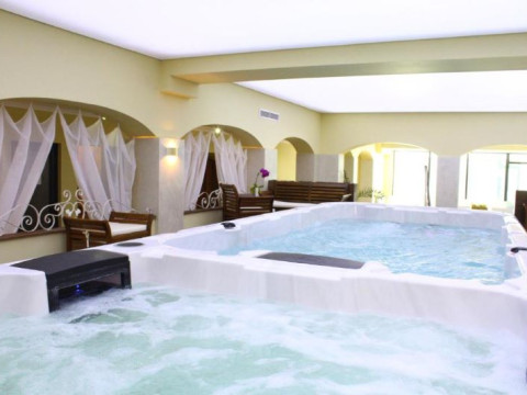 WHITE ROCK CASTLE SUITE HOTEL & WELLNESS CLUB