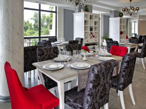 WHITE ROCK CASTLE SUITE HOTEL & WELLNESS CLUB