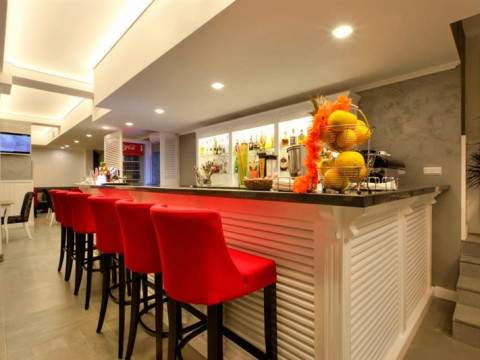 WHITE ROCK CASTLE SUITE HOTEL & WELLNESS CLUB