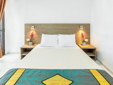 Dolphin Beach Hotel