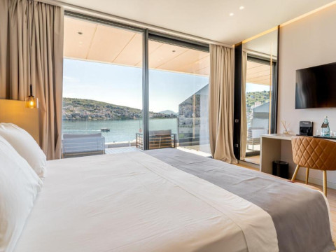 Hotel Yacht Premium