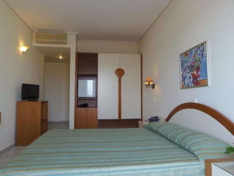 YAKINTHOS HOTEL