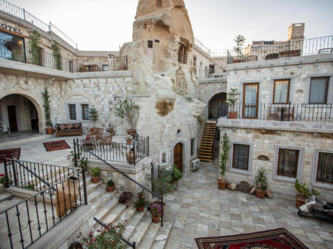 Hotel Zara Cave