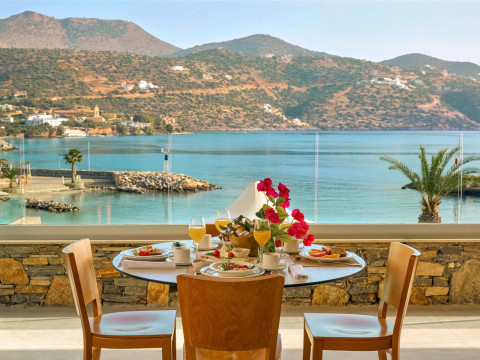 ZEUS ELEVA MIRABELLO BAY