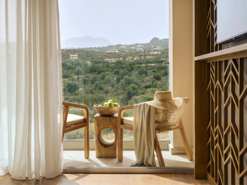 ZEUS ELEVA MIRABELLO BAY