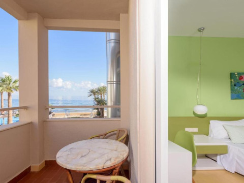 Zeus Hotels Palm Beach