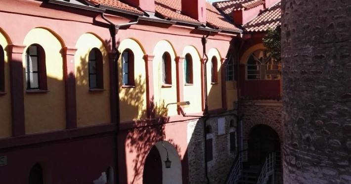 Viraggas Mansion