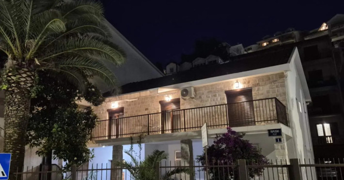 6-palmi-budva-apartments-2eee2eba6eaa2ec9.jpeg