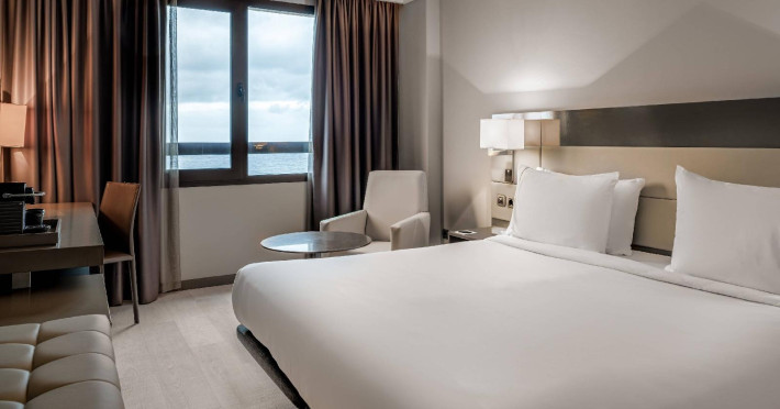 ac-hotel-iberia-las-palmas-by-marriott-098d0bf280bfb47f.jpeg