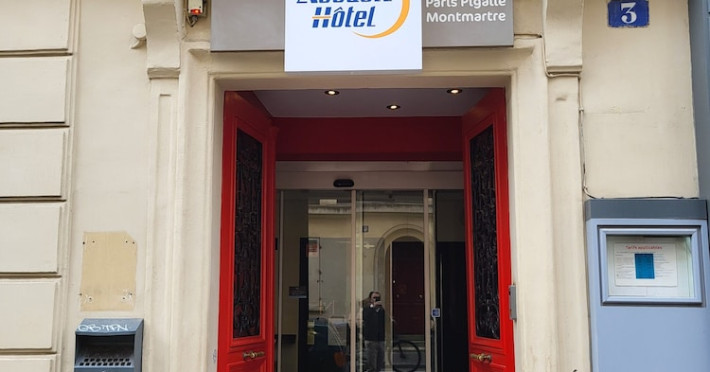 accueil-hotel-paris-pigalle-montmartre-7aa67150abed921f.jpeg