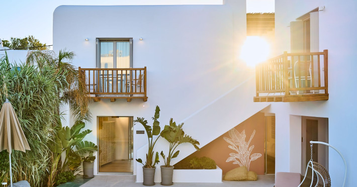 adorno-beach-hotel-suites-mykonos-83b40216bea5ac0d.jpeg