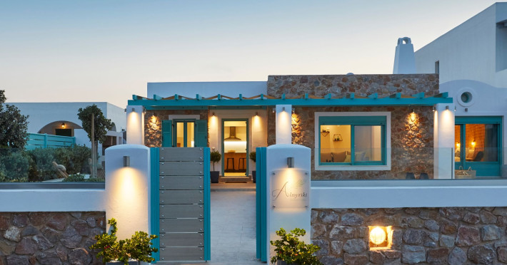 almyriki-beach-villa-santorini-3a89e820a037b5ac.jpeg