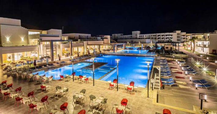amarina-abu-soma-resort-aqua-park-e5e5e8910339bc8c.jpeg