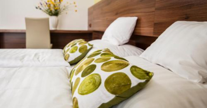 amethysthotel-mantler-28de24dcb2d35ba8.jpeg