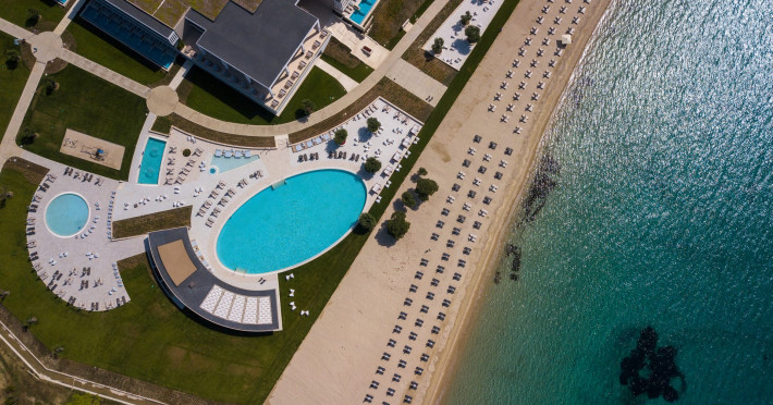 ammoa-luxury-hotel-spa-resort-5b7025eaccbcde7e.jpeg