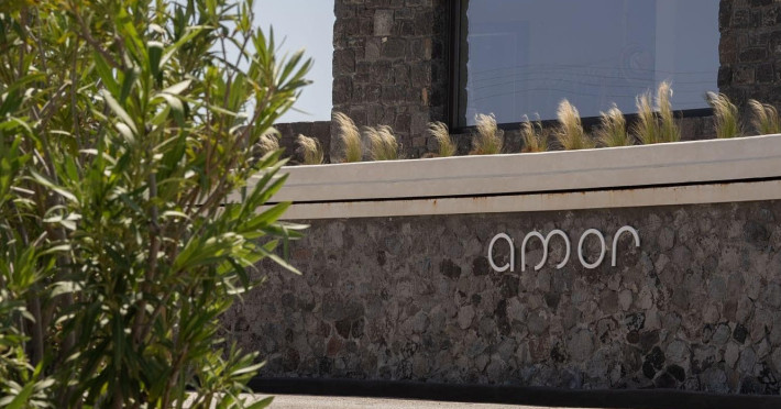 amor-hideaway-villas-santorini-2f8e581b434bb07c.jpeg